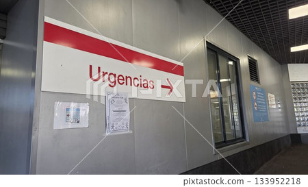 MADRID, SPAIN - NOVEMBER, 28, 2025. Hospital emergency entrance signage in a modern medical facility MADRID, SPAIN - NOVEMBER, 28, 2025. Hospital emergency entrance signage in a modern medical facility 133952218