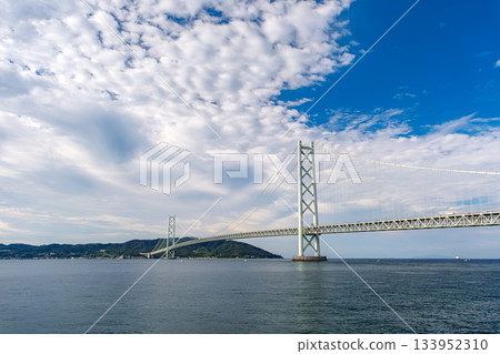 秋日的天空與明石海峽大橋，兵庫縣神戶市 133952310