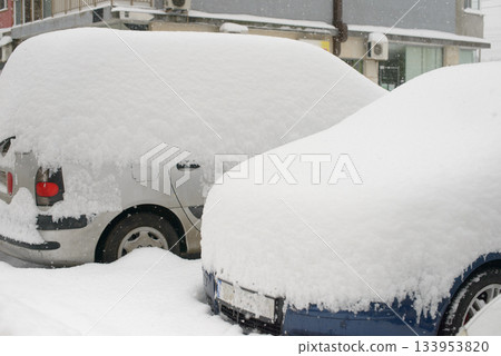 Vehicles Completely Covered By Heavy Snow During Winter Storm Vehicles Completely Covered By Heavy Snow During Winter Storm 133953820