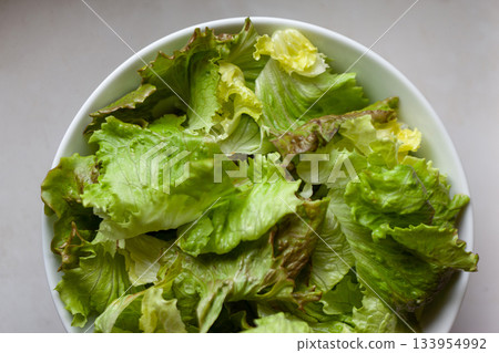 Lettuce leaves for a healthy dinner Lettuce leaves for a healthy dinner 133954992