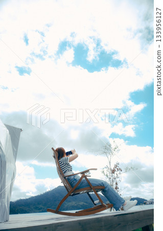 在和煦的微風中度過一個輕鬆的午後 133956127