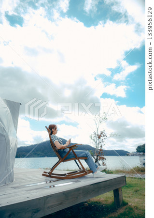 在和煦的微風中度過一個輕鬆的午後 133956129