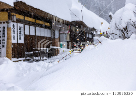 Ouchijuku's snowy scenery and snow festival 133956320
