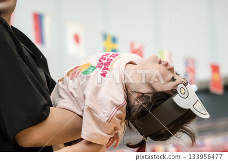 [Nursery school sports day: Dad and I both cry during the performance] 133956477