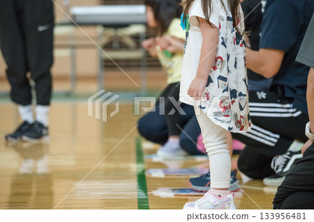 【幼兒園運動會障礙賽開始】 133956481