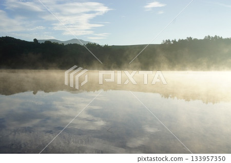 The fantastic morning mist of Lake Baragi in early summer @ Baragi Plateau, Tsumagoi Village, Gunma Prefecture ④ 133957350