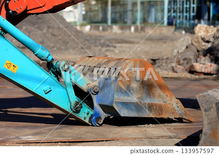 挖掘機臂和鏟斗圖像 133957597