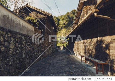 Utsunotani village in Shizuoka City, Shizuoka Prefecture, where the old Tokaido road streetscape from the Edo period remains Utsunotani village in Shizuoka City, Shizuoka Prefecture, where the old Tokaido road streetscape from the Edo period remains 133959664