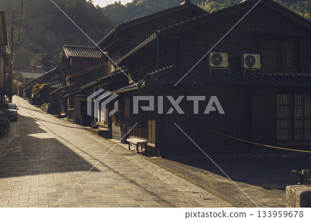Utsunotani village in Shizuoka City, Shizuoka Prefecture, where the old Tokaido road streetscape from the Edo period remains Utsunotani village in Shizuoka City, Shizuoka Prefecture, where the old Tokaido road streetscape from the Edo period remains 133959678