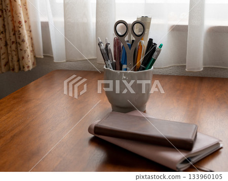 Pen holder and notebook on the desk Pen holder and notebook on the desk 133960105