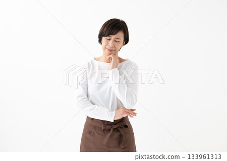 憂心忡忡的女人，職業女性，思考著，擔憂 133961313