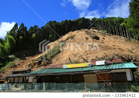 山坡上的土石流地點 133961412