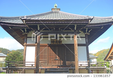 Kyoto Daikakuji Temple Osawaike Shoten Hall 133961857