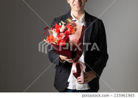 一束花的男人 一束花的男人 133961985