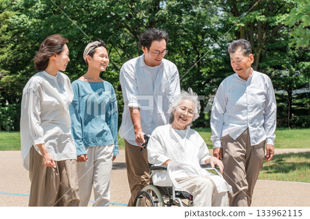 Three-generation family visiting elderly care facility, hospital, family 133962115