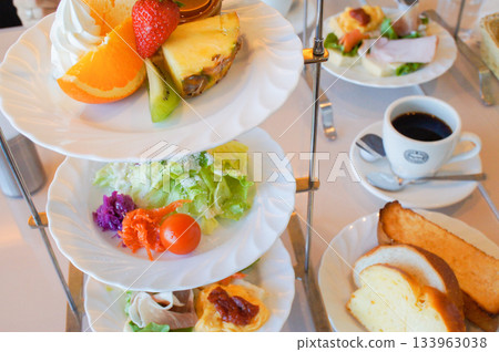 Stylish breakfast 133963038