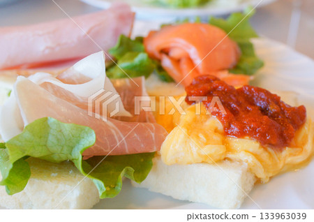 Delicious raw ham salad 133963039