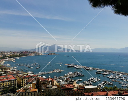 Naples Bay with Mount Vesuvius 133963798