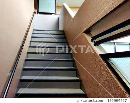 Exterior stairs of apartment 133964237