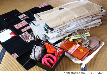 Old kimonos to be disposed of from an inherited house 133965679