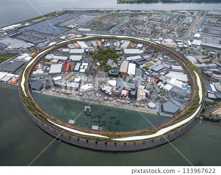 The Osaka Kansai Expo venue was packed just before the closing ceremony. 133967622