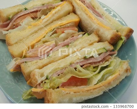 Toast sandwiches, home-cooked meals by my wife, dinner at home, happy family Toast sandwiches, home-cooked meals by my wife, dinner at home, happy family 133968700