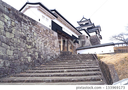 白川小峰城的大門與三層塔樓 [福島縣白川市] 133969173