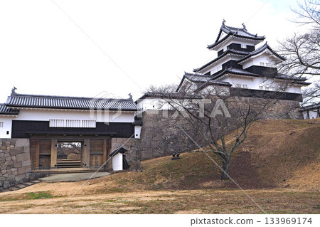 Shirakawa-Komine Castle's Mae-Gomon Gate and Three-Story Turret [Shirakawa City, Fukushima Prefecture] 133969174