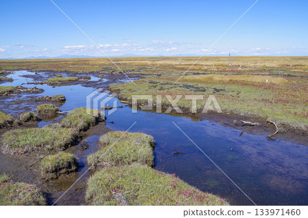 Shunkunitai is a sandbar sandwiched between Lake Furen and Nemuro Bay. Shunkunitai is a sandbar sandwiched between Lake Furen and Nemuro Bay. 133971460