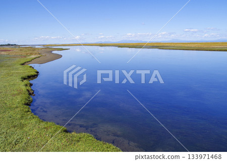 Shunkunitai is a sandbar sandwiched between Lake Furen and Nemuro Bay. Shunkunitai is a sandbar sandwiched between Lake Furen and Nemuro Bay. 133971468