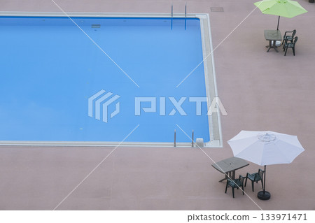 度假酒店室外游泳池 133971471