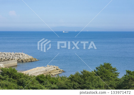 從國崎半島眺望瀨戶內海對岸的四國山脈 133971472