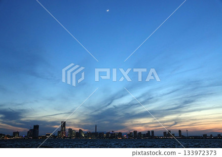 Yokohama Minato Mirai scenery from dusk to night - Image of the urban night view of the port city 133972373