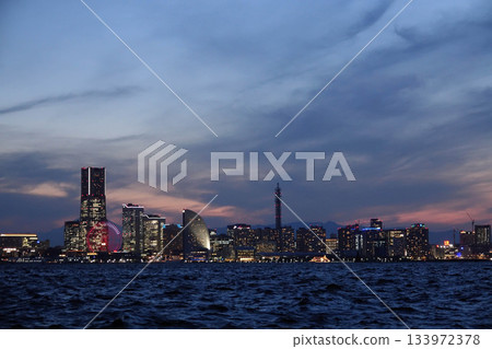 Yokohama Minato Mirai scenery from dusk to night - Image of the urban night view of the port city Yokohama Minato Mirai scenery from dusk to night - Image of the urban night view of the port city 133972378