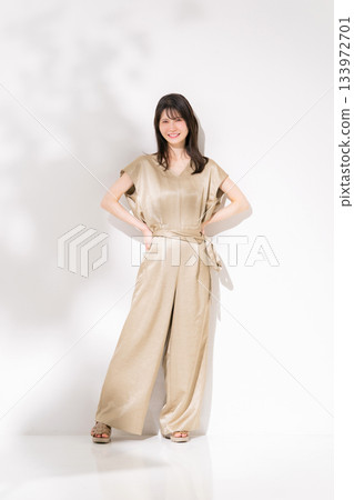 女性美垂直全身 133972701