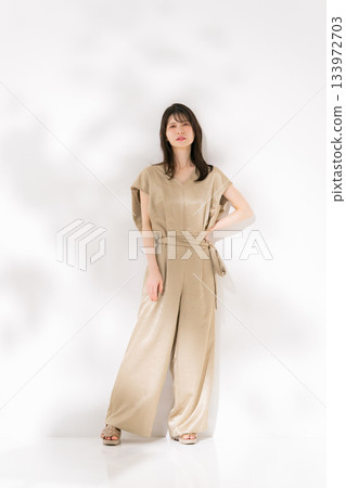 女性美垂直全身 133972703