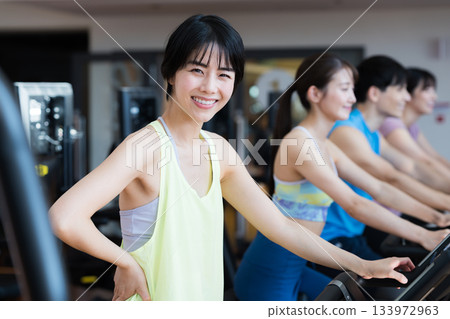 woman training at the gym woman training at the gym 133972963