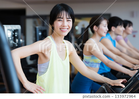 woman training at the gym woman training at the gym 133972964
