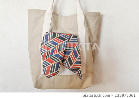 Simple canvas tote bag 133973361