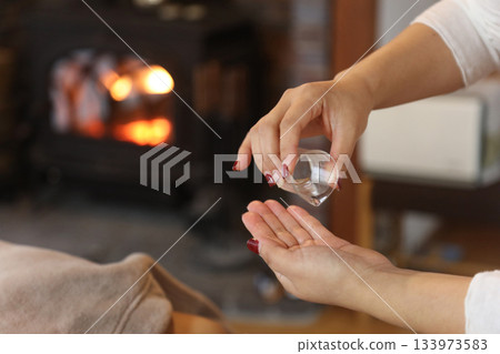 做精油按摩的女人 133973583