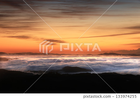 Sunrise and sea of clouds 5339 133974255