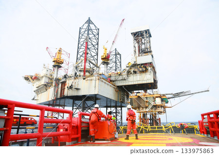 Crews boat moving the passenger and cargo from the platform to supply boat in oil and gas industry. Support offshore oil and gas industry by boat and service team. 133975863