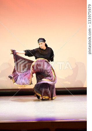 gypsy dance 133975979