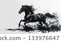 一幅用毛筆繪製的水墨畫,描繪了一匹奔跑的駿馬。 一幅用毛筆繪製的水墨畫,描繪了一匹奔跑的駿馬。 133976647