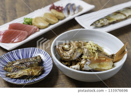 富含DHA的食物:鮪魚、秋刀魚、烤沙丁魚、安康魚肝、燉石斑魚、醃鯖魚 富含DHA的食物:鮪魚、秋刀魚、烤沙丁魚、安康魚肝、燉石斑魚、醃鯖魚 133976696