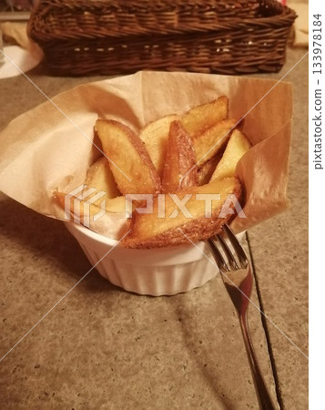 新鮮炸土豆 133978184