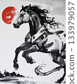 一幅用毛筆繪製的水墨畫,描繪了一匹奔跑的駿馬。 一幅用毛筆繪製的水墨畫,描繪了一匹奔跑的駿馬。 133979057