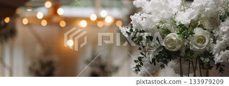 Banner white wedding flowers with blurred lights background and copy space 133979209