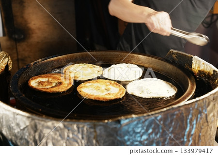 Enjoy a variety of Taiwanese local foods, including braised pork rice, noodles, and xiaolongbao Enjoy a variety of Taiwanese local foods, including braised pork rice, noodles, and xiaolongbao 133979417
