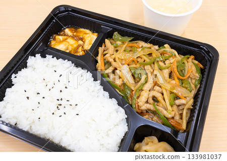美味的中國青椒豬肉便當 133981037